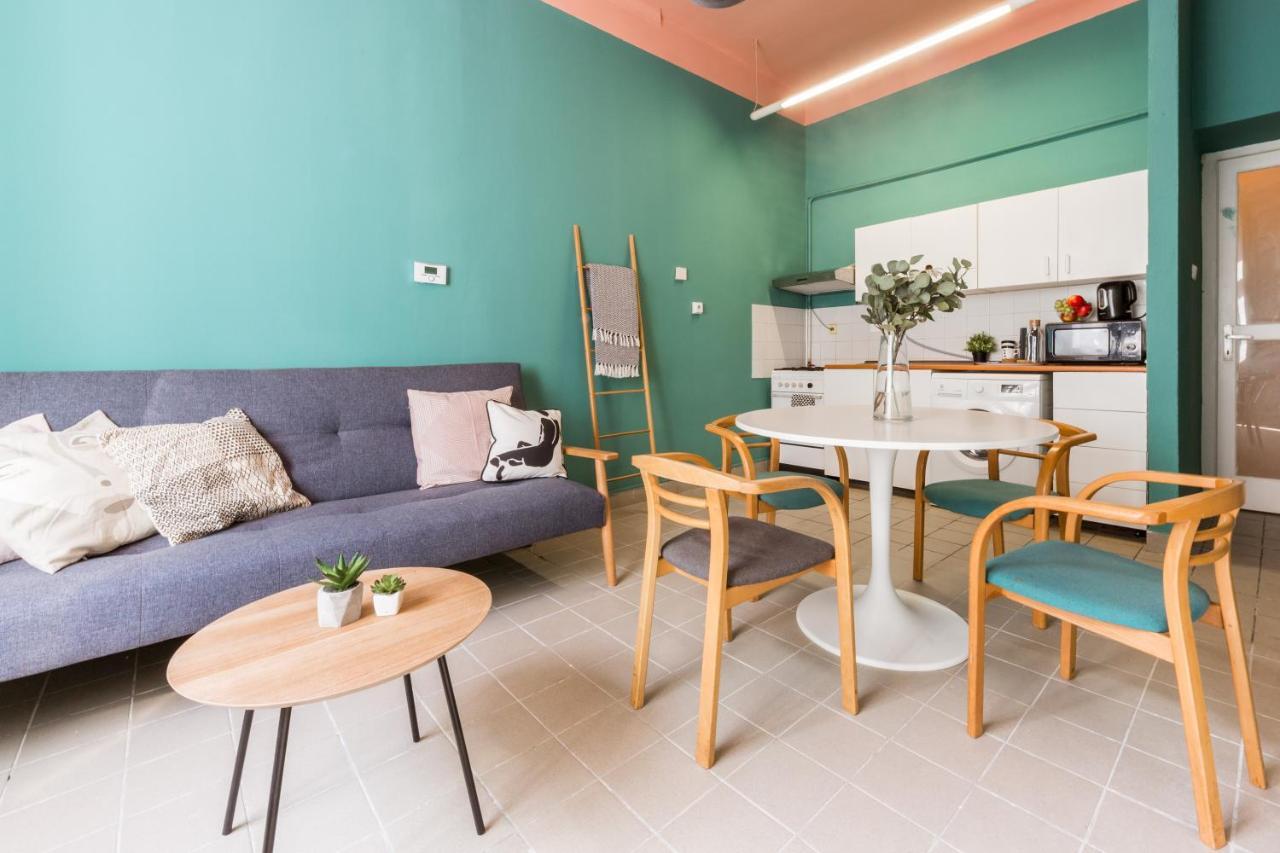Jeseniova Apartment *
